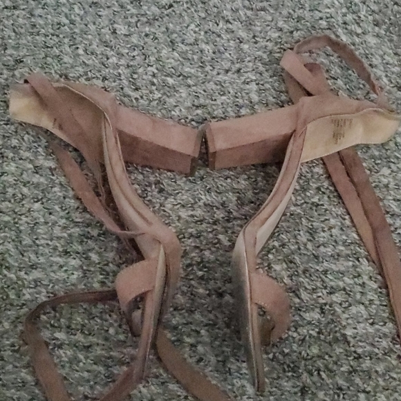 Heels - Picture 2 of 4